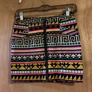 🆑FINAL PRICE‼️ Divided size 4 Aztec print skirt w/pockets & functional zipper